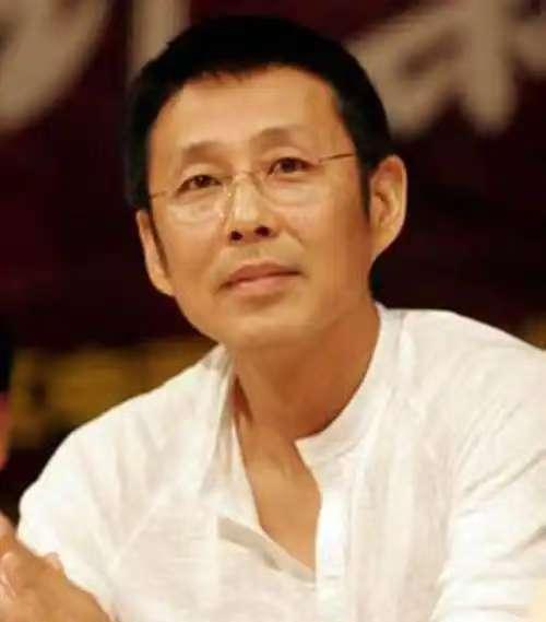 牺牲自己成全别人？
陈道明最近捅破这层窗户纸：你的奉献可能正在毁掉关系。
他62