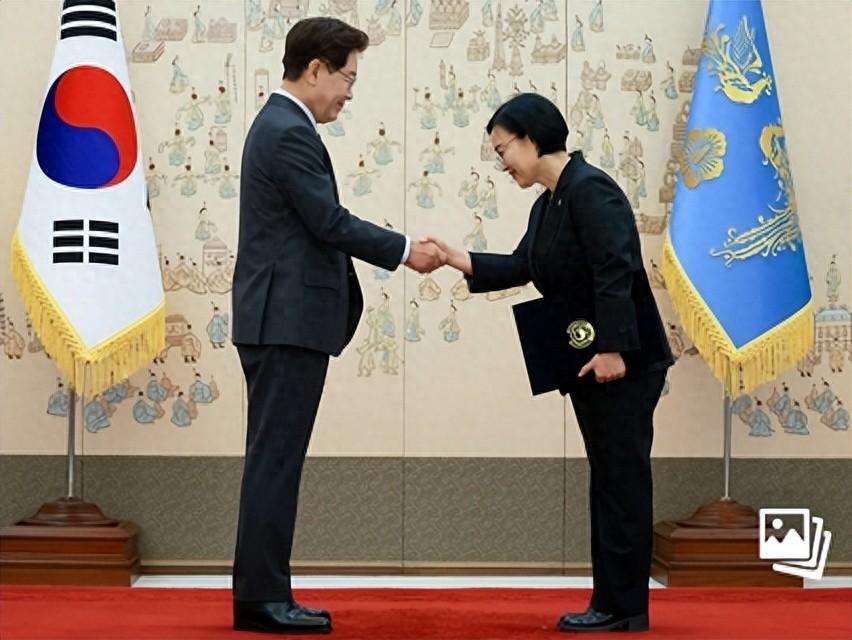 韩国政坛炸锅！李在明破格提拔女总理，对华态度直接颠覆所有人预期

没人能想到，李