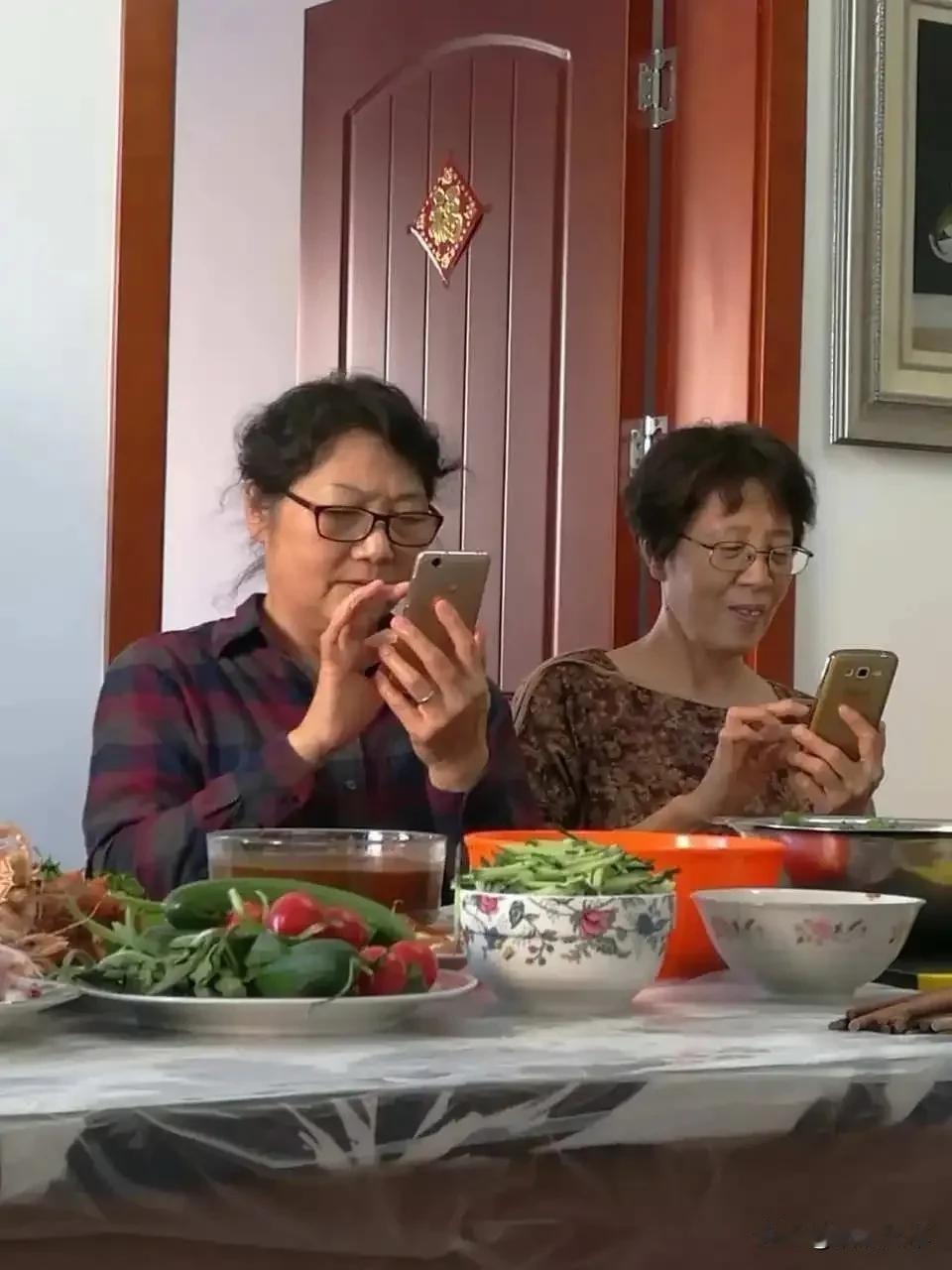 隔壁阿叔家厉害了：阿叔退休金6300一个月 ，阿姨阿姨退休金4200一个月，他们