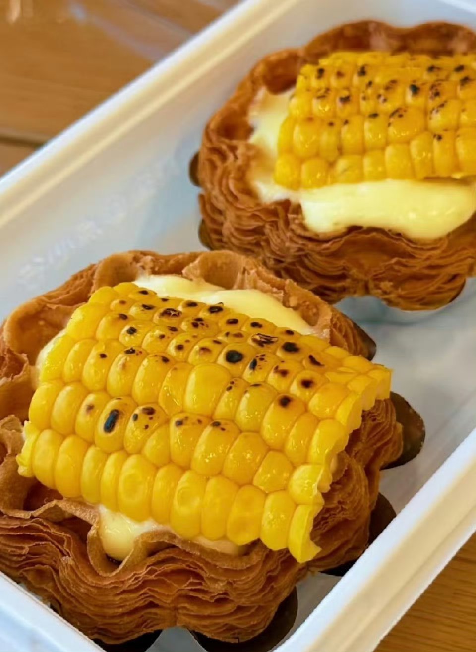 玉米蛋挞 贵真的好吃吗？上面那个玉米是硬的还是软的？ ​​​