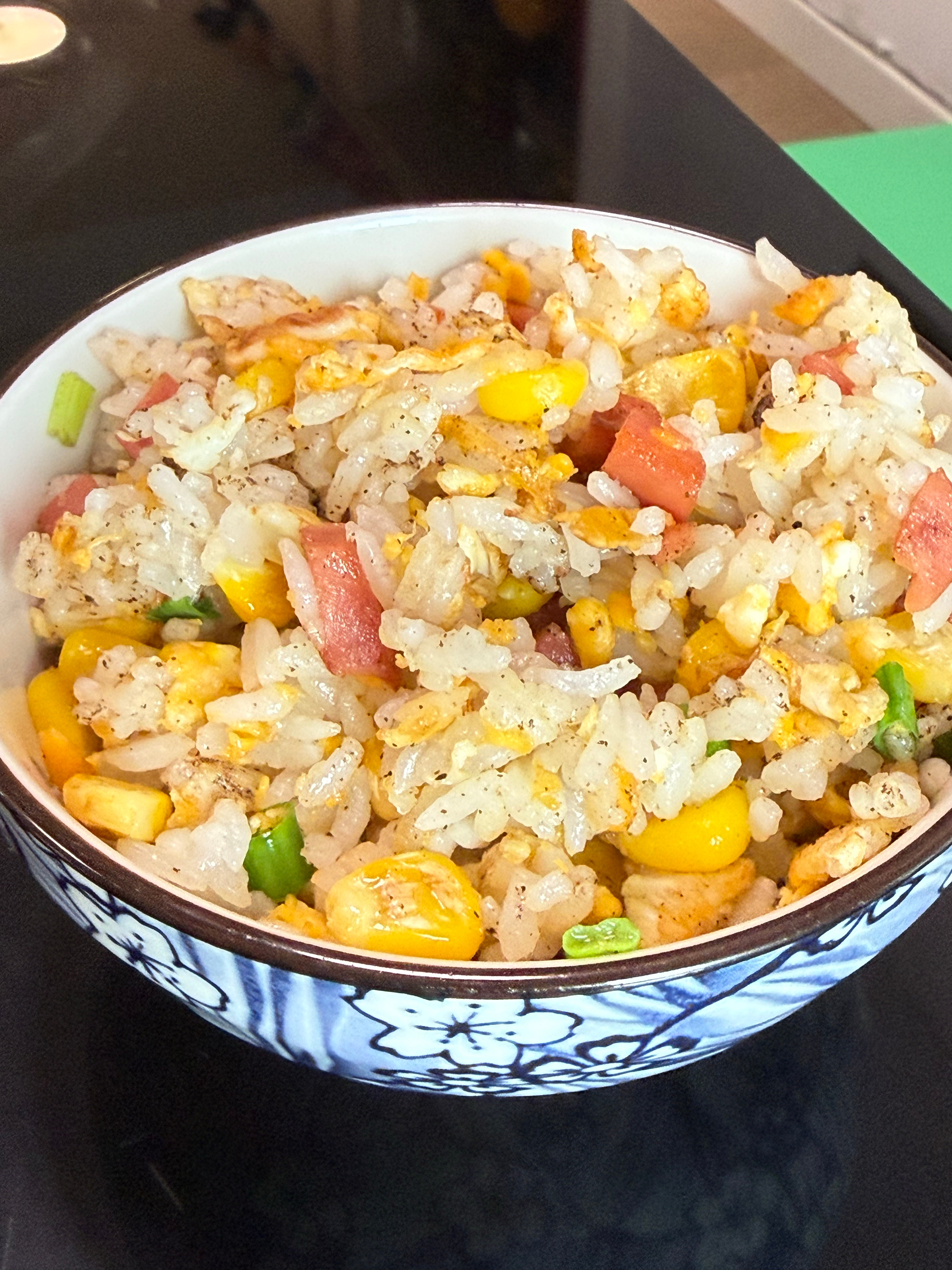 有人早餐吃饭嘛？娃最近的早餐要求奇奇怪怪的要吃蛋炒饭娃不要葱罗工要多葱多胡椒先炒