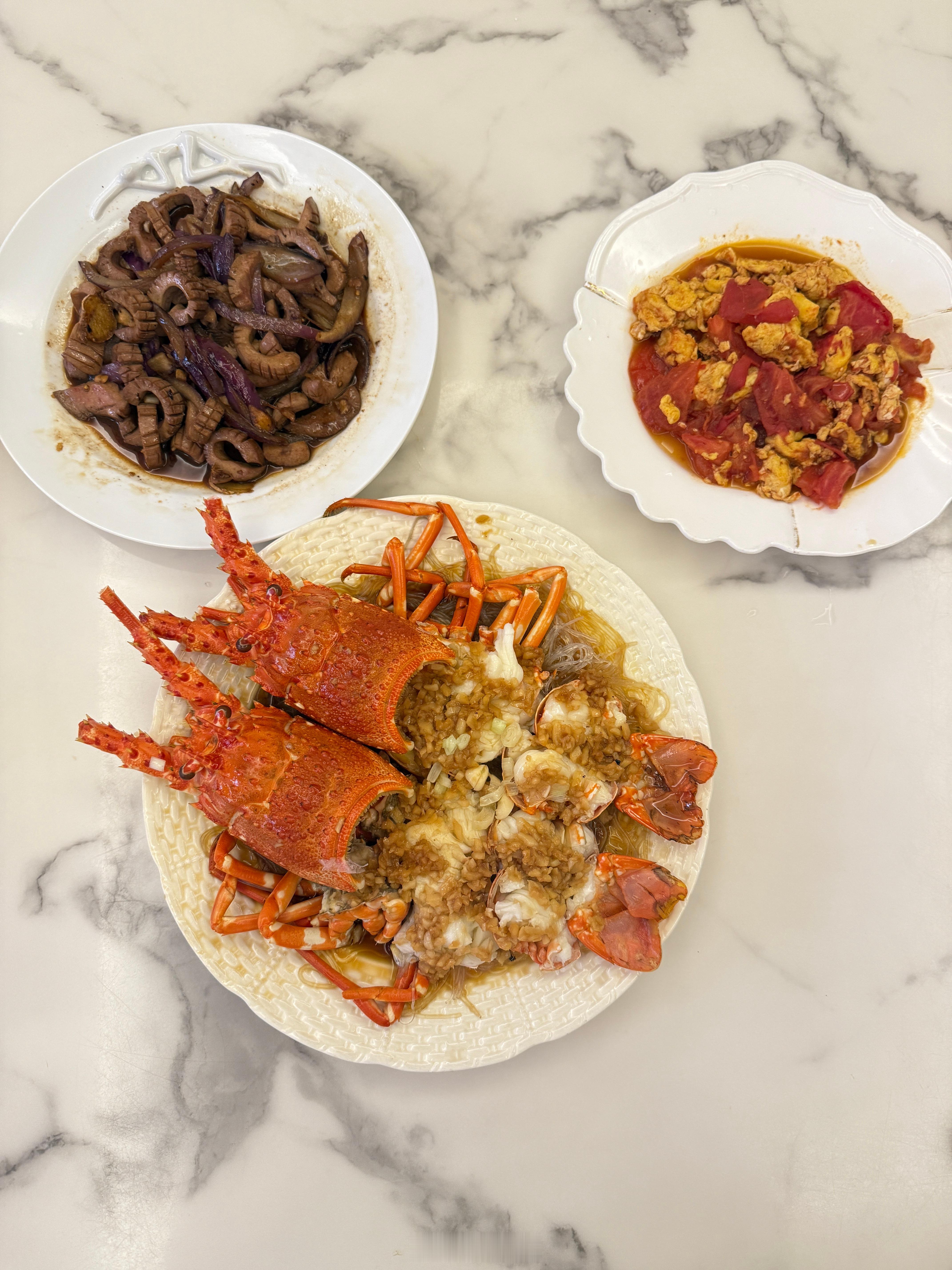 回家了，我排的菜汤是哈弗蔬菜汤加了味增酱，跟厚皮橙学的，我甚至买了哈夫蔬菜汤的书