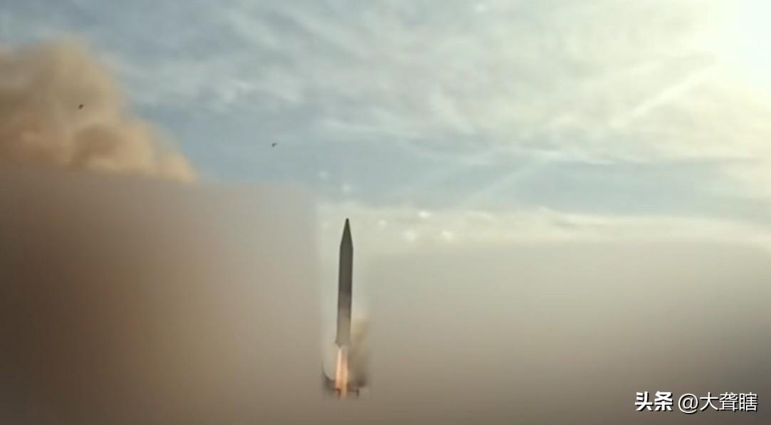伊朗致敬新领袖，超重型导弹奔向美以目标！
综合媒体消息，伊朗军方对美以军事目标发