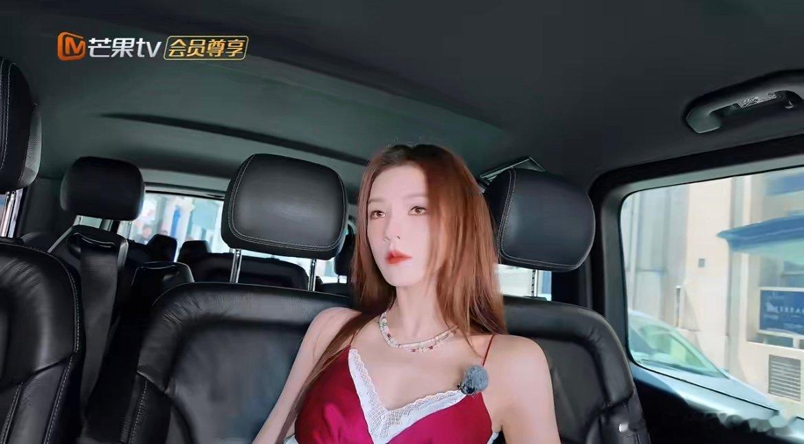 张予曦提供情绪价值力MAX 拍立得氛围感密码被她俩拿捏！不断解锁新角度，花式夸赞