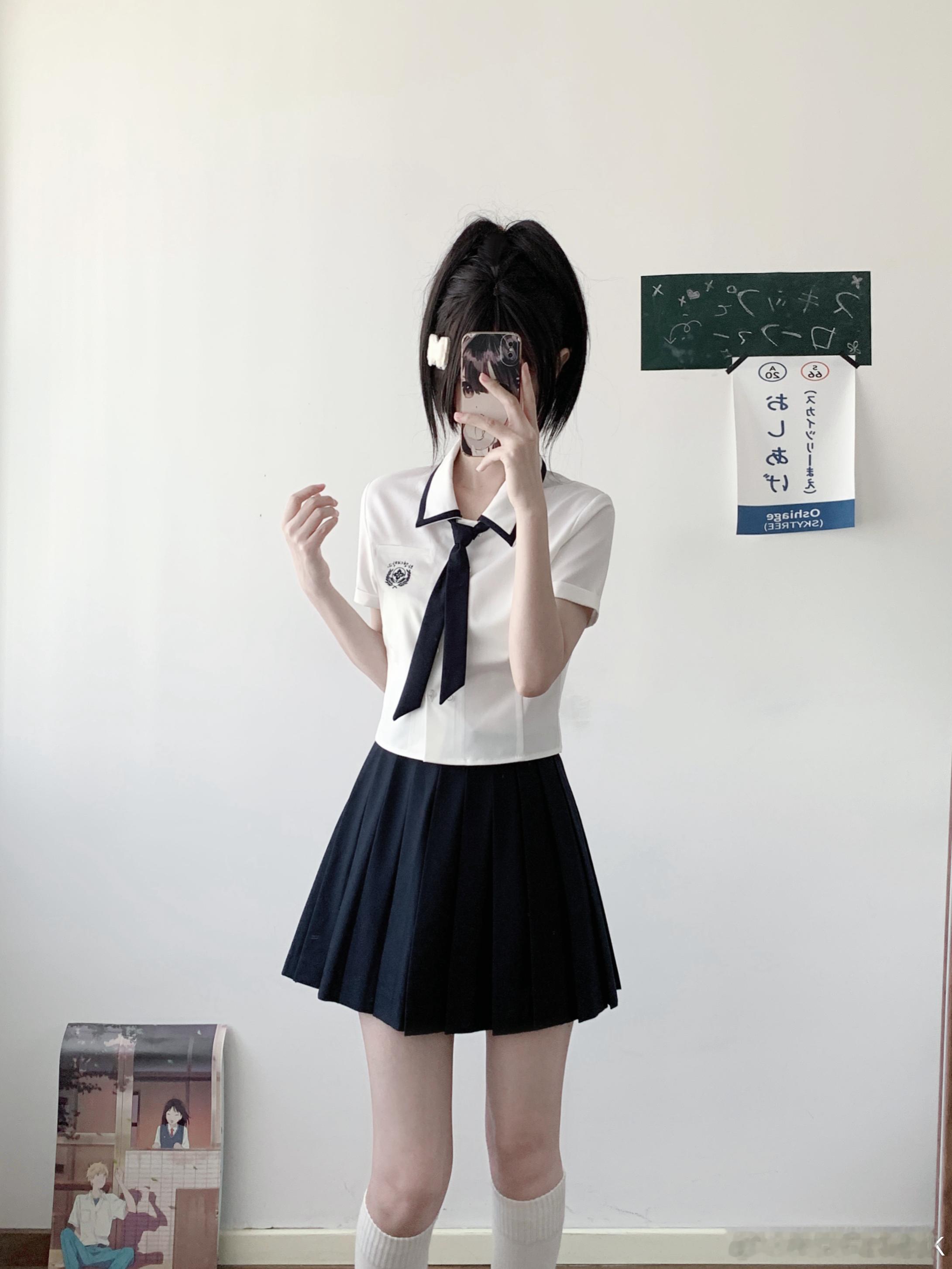jk[超话]  ⚫️日杂知识分子*简约通勤黑白系穿搭太美了！超级喜欢上衣：仲夏来