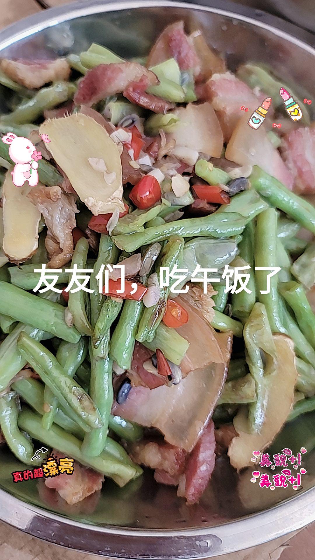 友友们，吃午饭了。#今日午餐 #粗茶淡饭 #自己动手丰衣足食 #味道好极了你们想