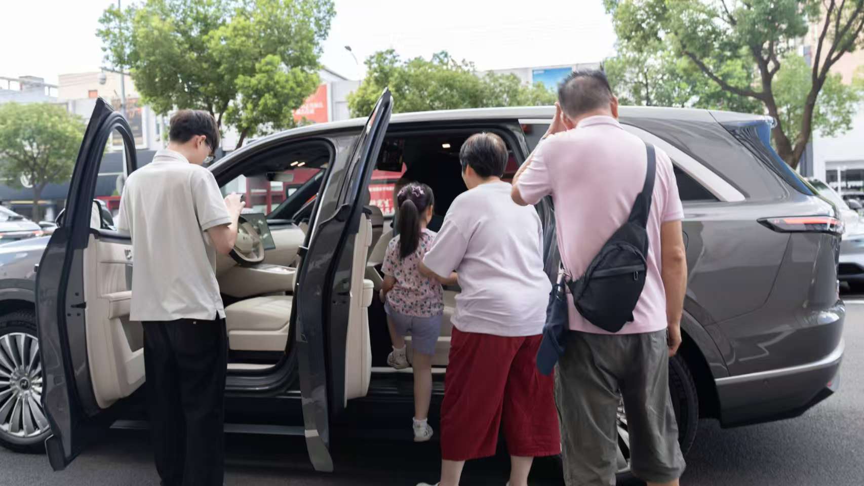 乐道L90预售后的第3️⃣个周末，也是乐道L90门店开启动态试驾的第一个周末，乐