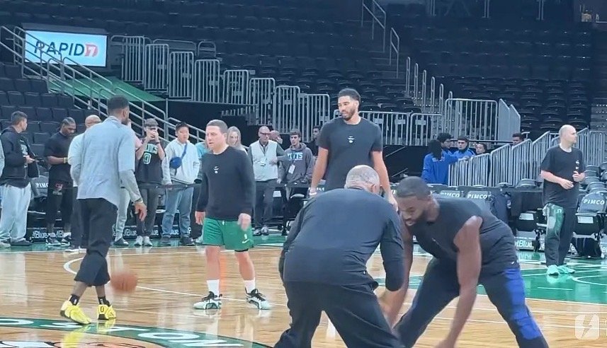 今天的NBA季前赛，76人做客波士顿对阵凯尔特人。这场比赛最大的看点不是比分，而