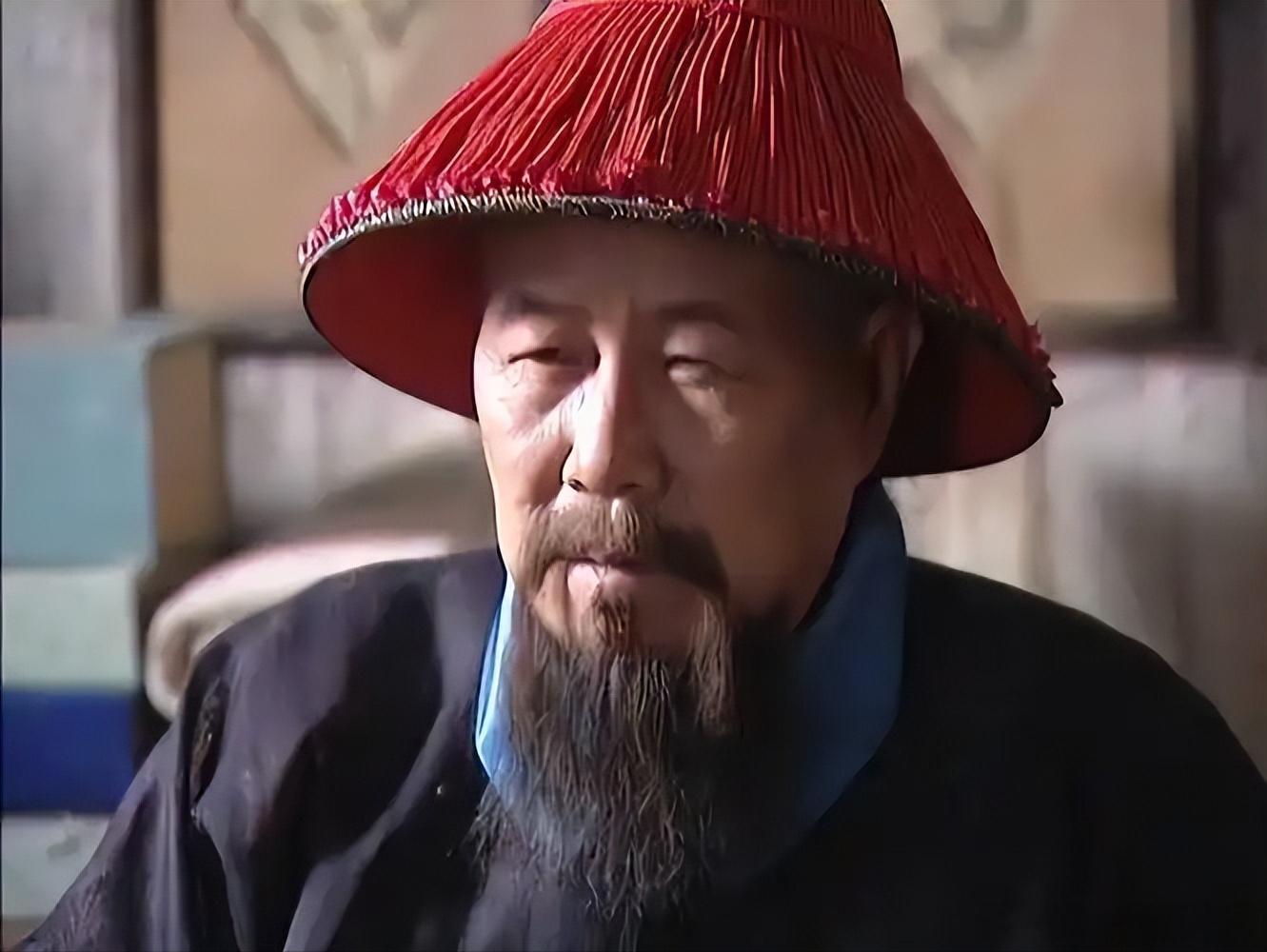 道光二十八年的一个下午，38 岁的曾国藩在众人注视下，将自己剥得一丝不挂，走进了