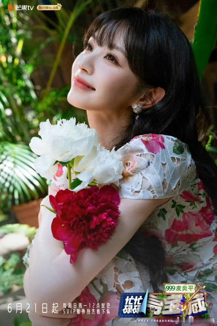 田曦薇闯入莫奈花园 繁花作衬，微风相伴，田曦薇在花园里随手一拍都是大片 