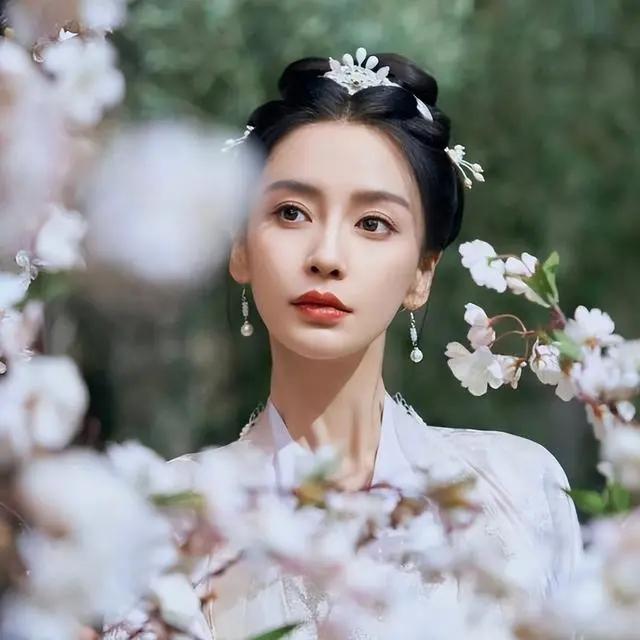 baby获得解封，她是不是没事了？

有网友发现，baby的社交账号解封，目前已