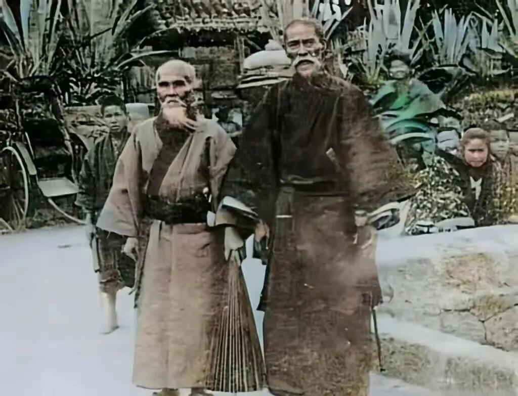 1879年，有个叫林世功的人，跪倒在李鸿章的府门前，久久不愿起身。这人可不简单，