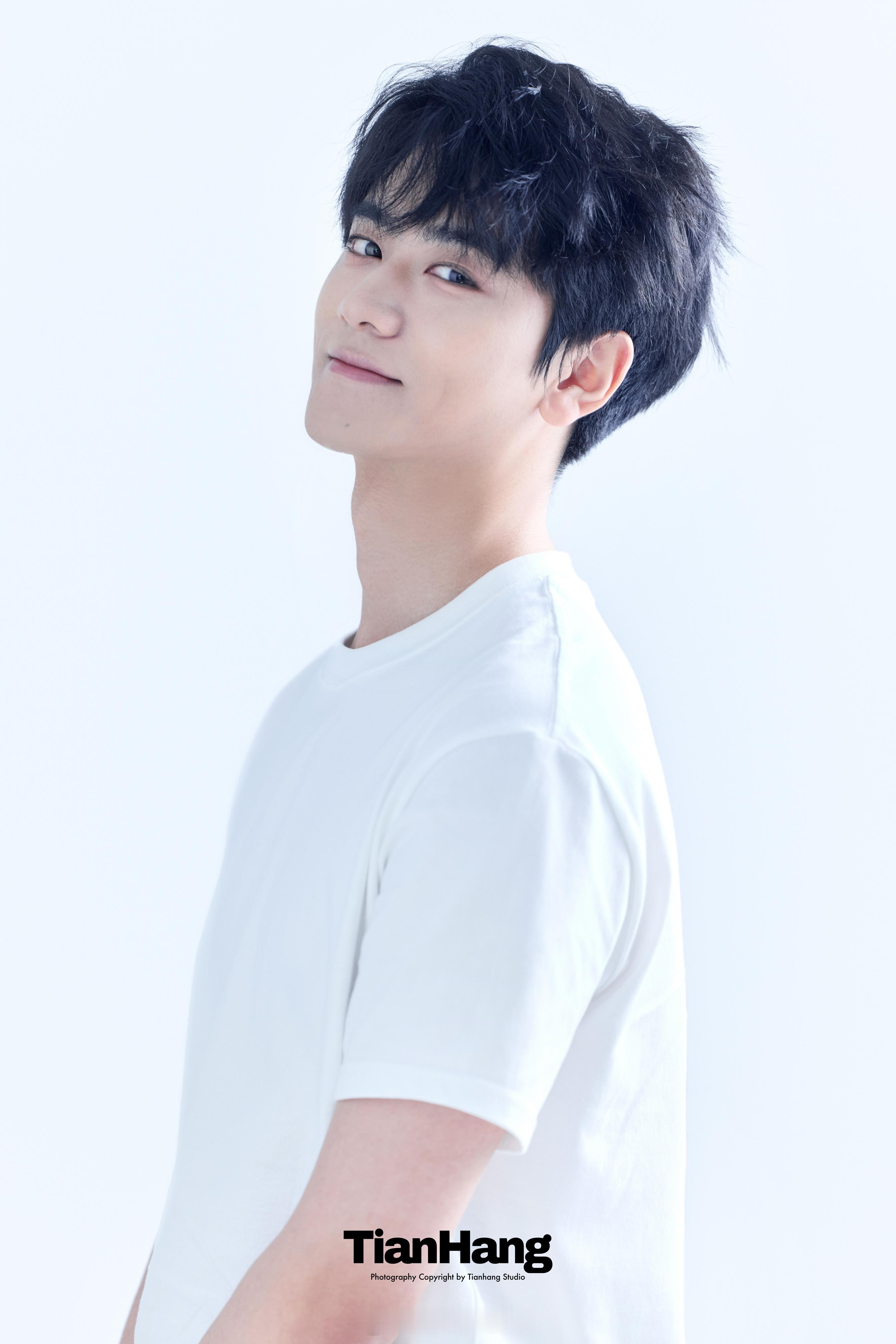 ✨棚拍分享极简白T 拍出青春电影感💫天航工作室韩系棚拍见组照肖像