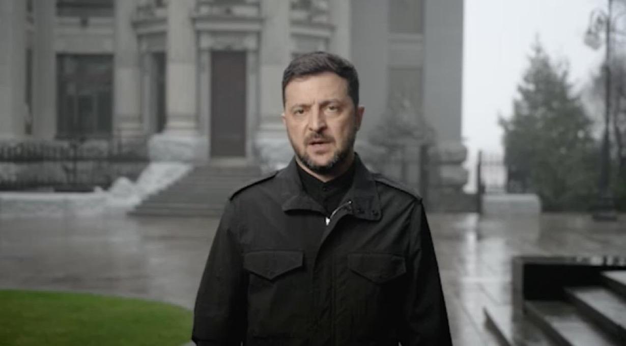 泽连斯基发表了紧急全国讲话：

“这是我们历史上最艰难的时刻之一。乌克兰现在面临