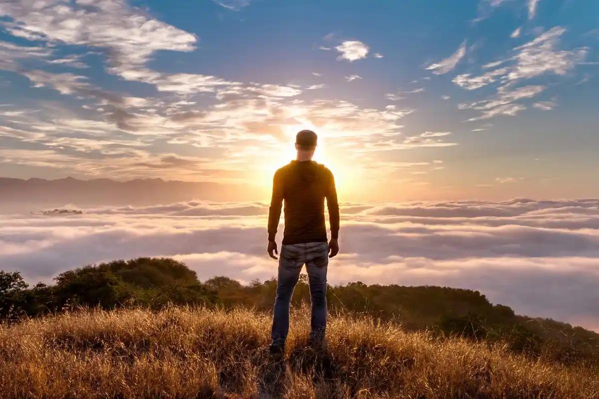 上周末，一哥们过四十岁生日，酒喝到一半，他突然冒出一句：到了这个岁数，折腾不起了