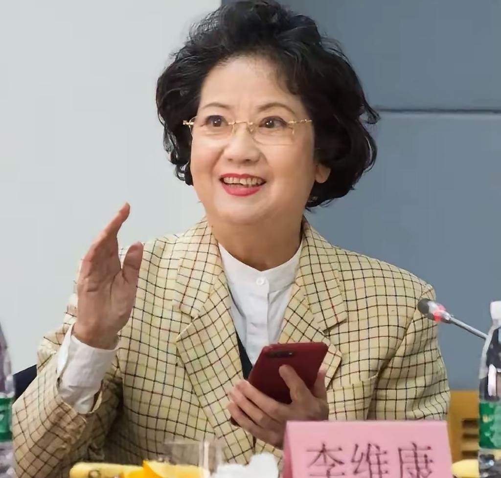 曝李维康去世细节，算的上真正的“五福”之人，前一天还和女儿一起购物。两个月之前现