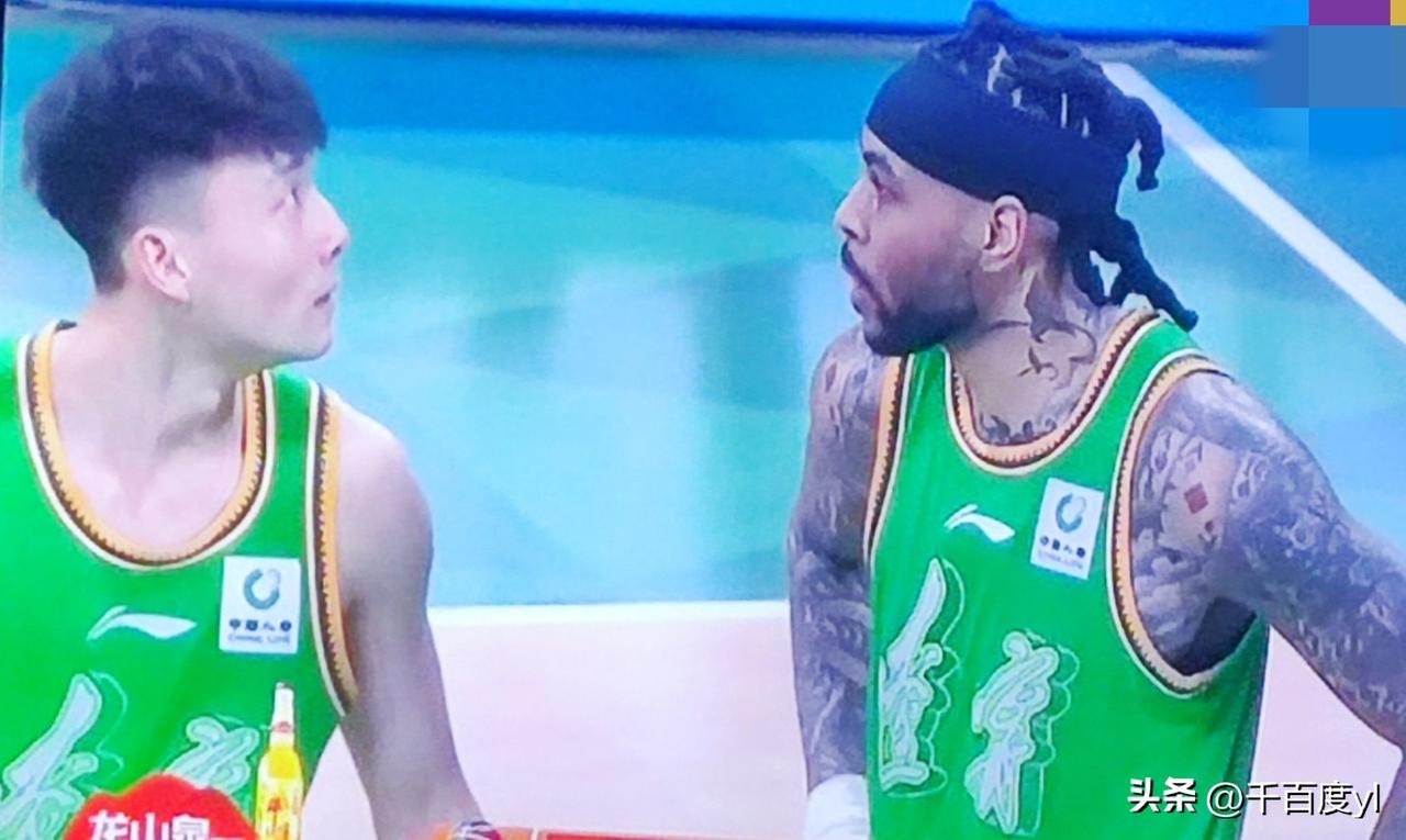 少见，辽篮底线两次发球失误！
3月23日的辽宁本钢男篮与南京天之蓝男篮的比赛上半