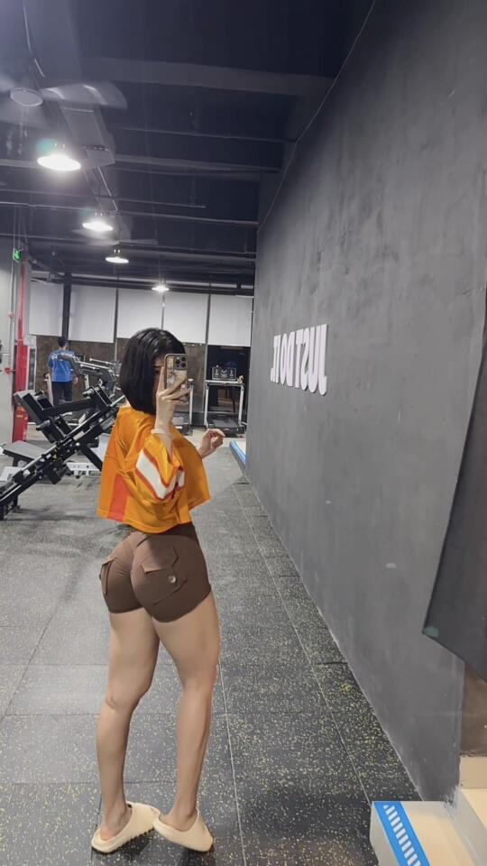 我腿粗 不能踹谁就踹谁