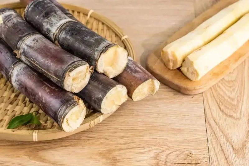 秋冬吃甘蔗是大补  【补还是不补？要与时俱进】甘蔗是挺好吃的，我小时候很喜欢吃，