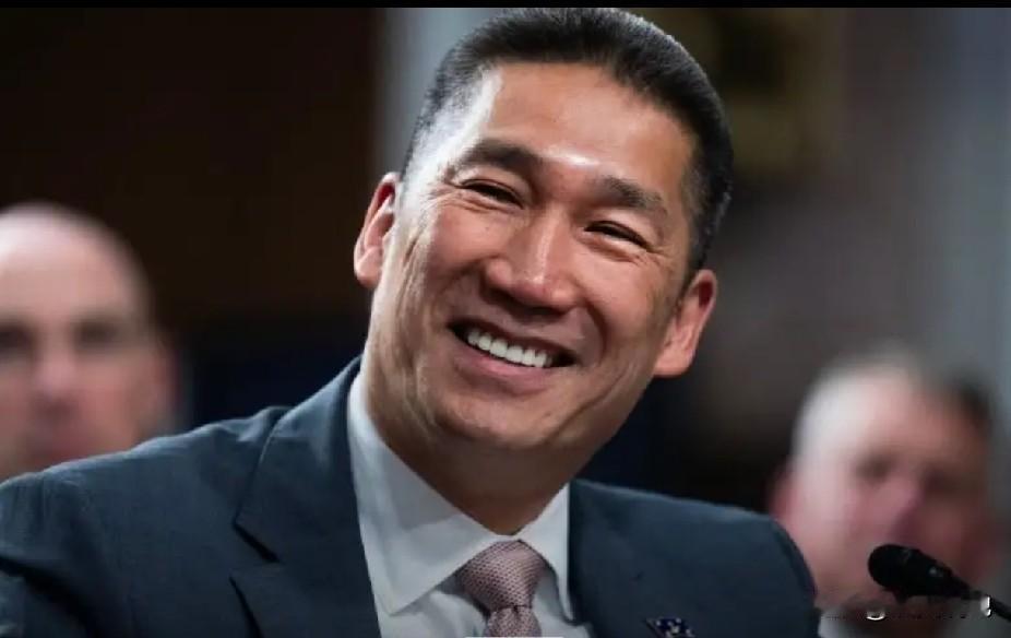 特朗普提名曹洪出任美国海军部长
我很高兴提名真正的斗士曹洪（Hung Cao）出