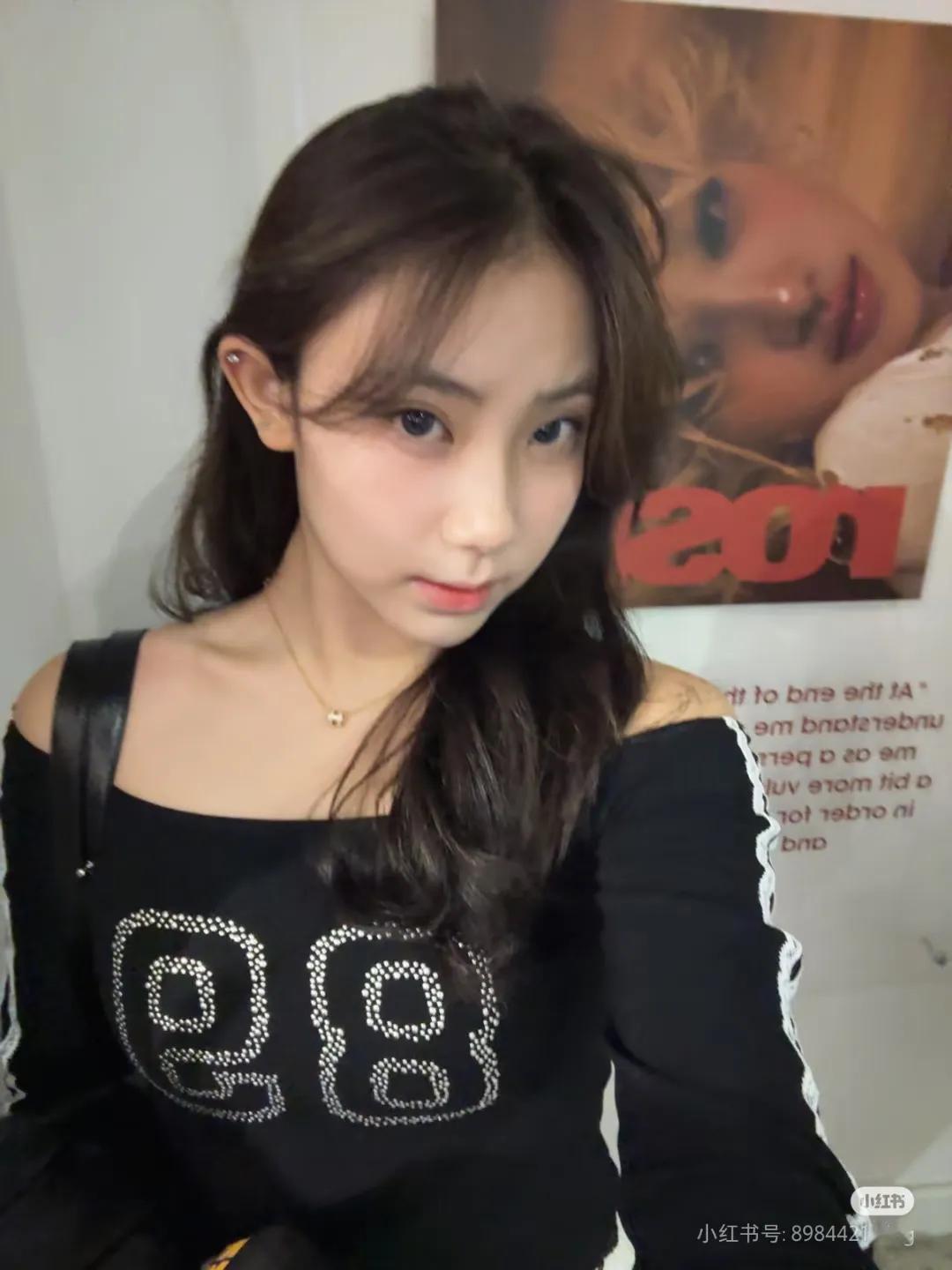 话说香港近几年就推出了许多样靓身材正，气质也相当不错的新晋博主，而木木就是其中之