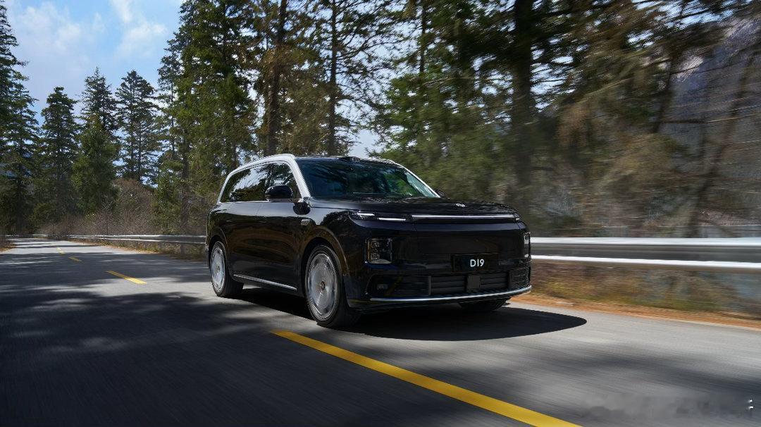 零跑D19正式上市，将提供6/7座可选，21.98万起。尺寸5252mm × 1