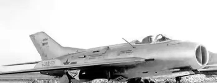 1966年的一天夜里，沿海某航空兵团飞行员刘文杰正在睡觉。突然，一阵奇怪的嗡嗡声