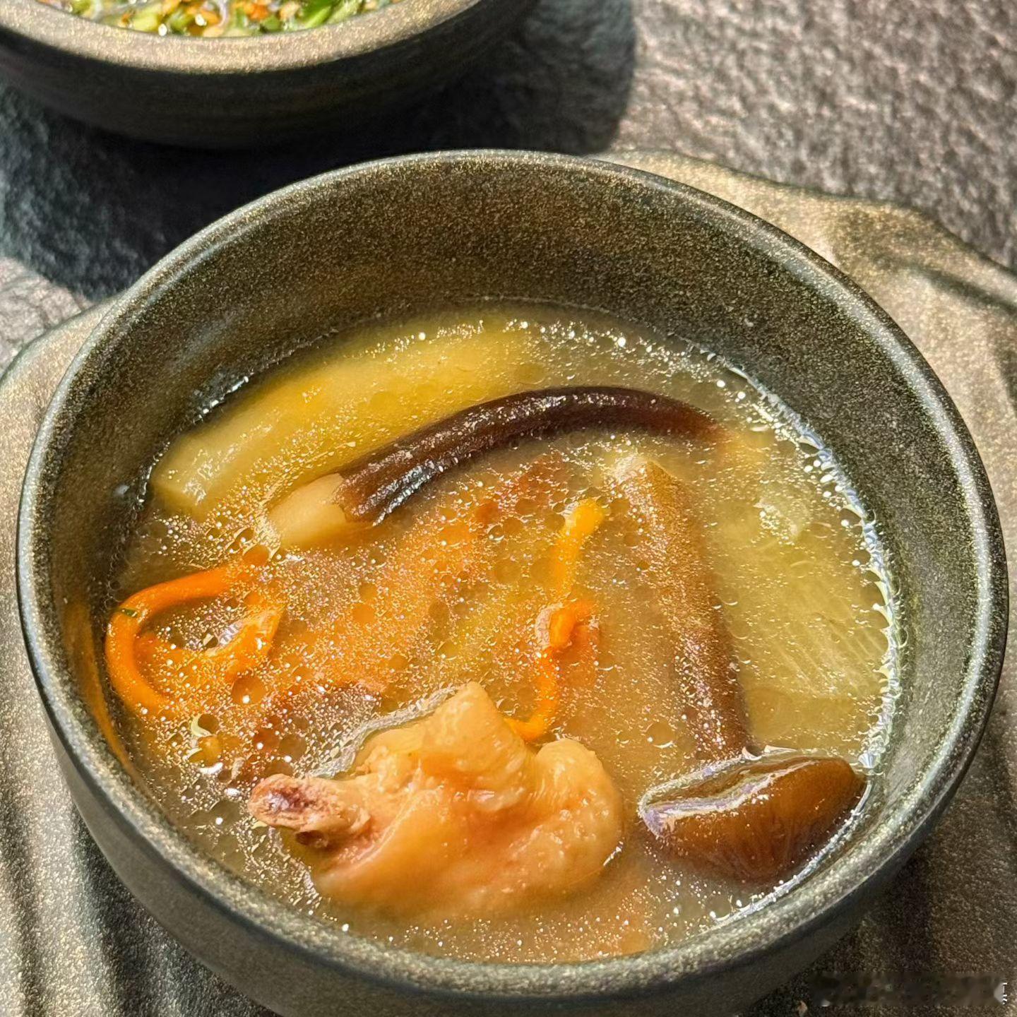 心心念念的菌子吃上了，不会见小人吧 