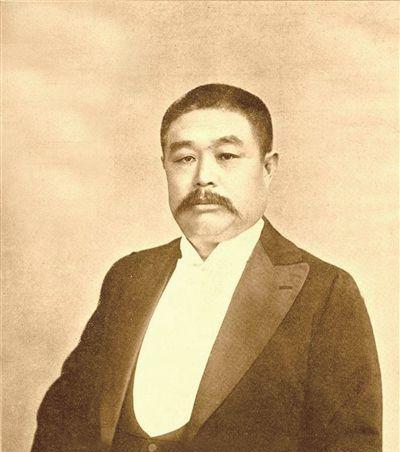 黎元洪晚年，隐居天津，闲暇时喜欢带如夫人危文绣看电影。

到了民国十六年，黎大爷