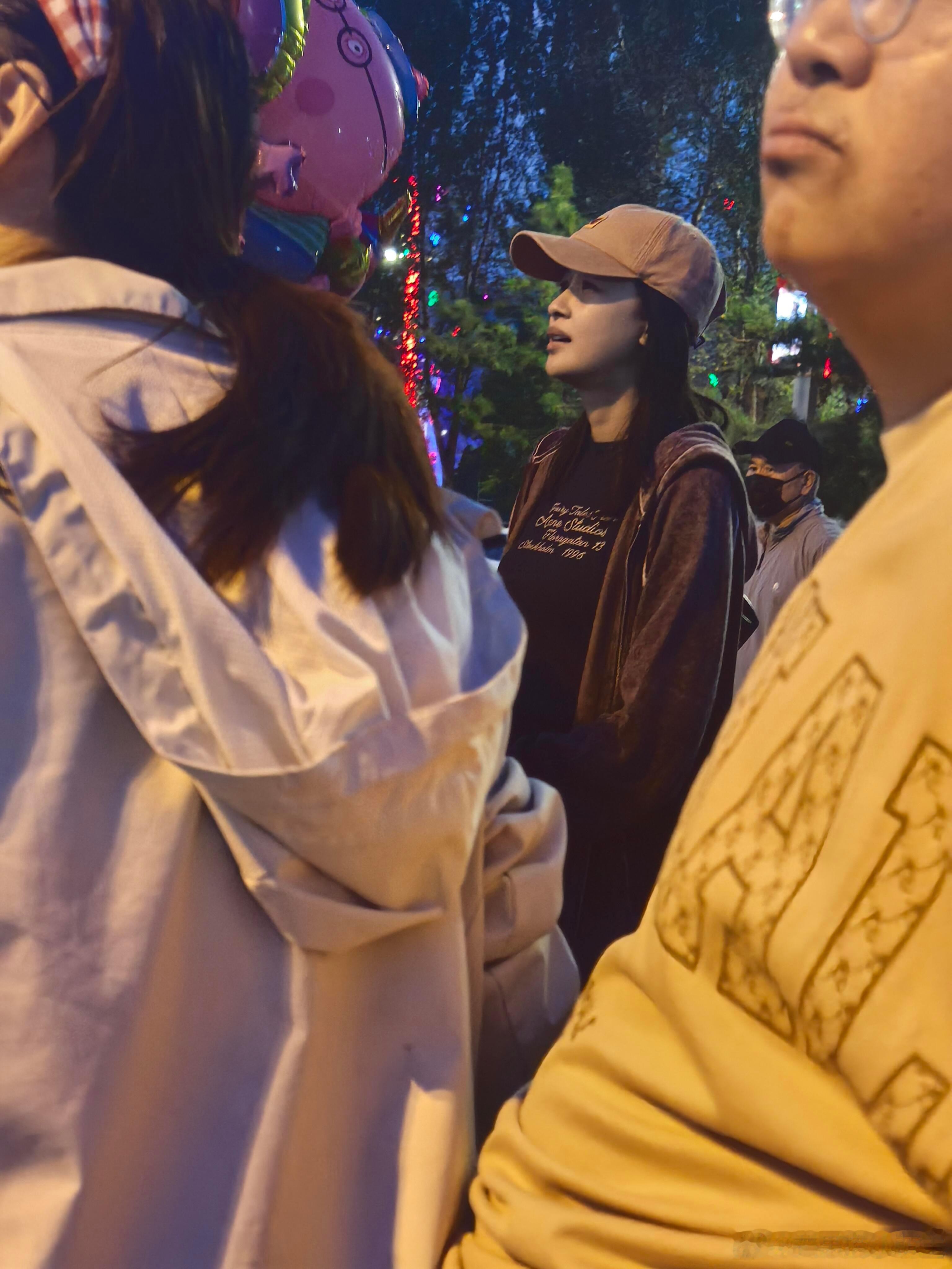 孙怡国庆带女儿回老家孙怡带女儿回老家 孙怡国庆带女儿回老家，网友听声音认出本人，