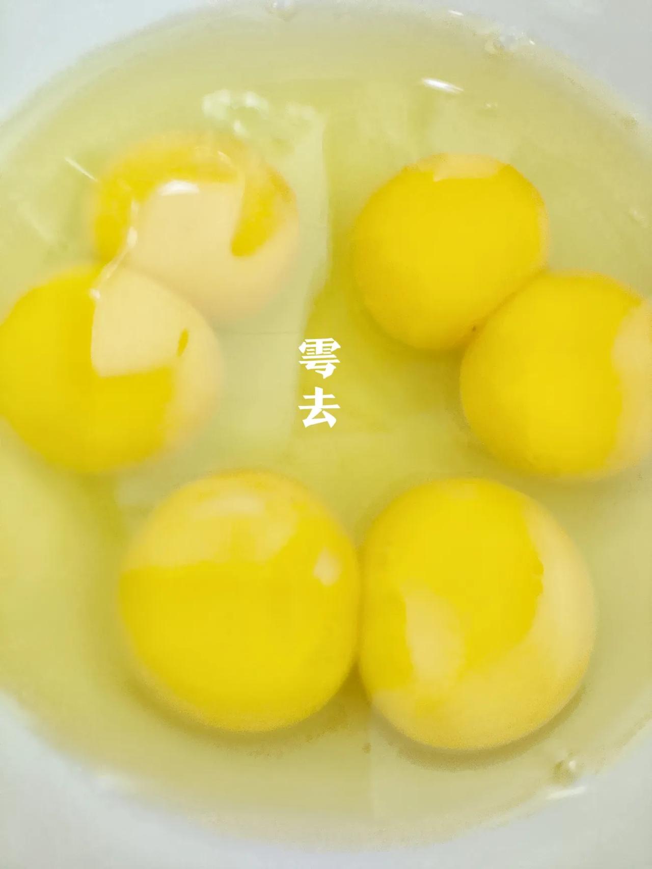 我妈前2天在我们大街这边买的鸡蛋也太好了吧，打出来都是双黄蛋~