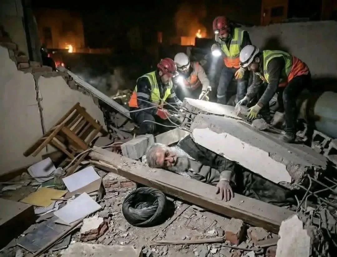 【从2000年到2040年，有一个不相交的平行宇宙】2013年，德国的默克尔政府