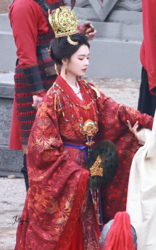 林允归鸾大婚出妆 林允归鸾温瑜红色华服路透 林允《归鸾》温瑜红色华服路透，林允归