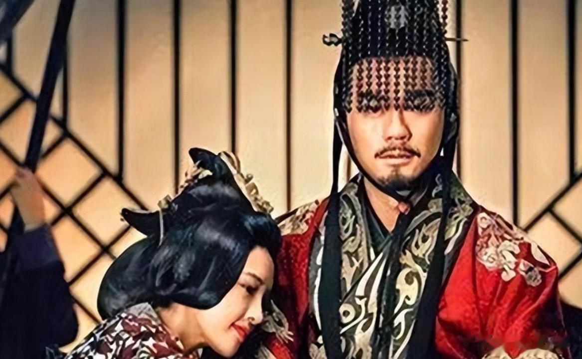 东吴孙权称帝后，把许多江南美女纳入宫中。一时间，她的后宫美女如云，花枝招展，令人