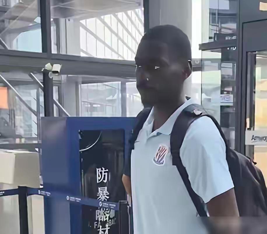 五外援呀五外援咿呀咿呀哟！上海申花队五外援啥时候都能到齐，昨天客场对阵大连英语上