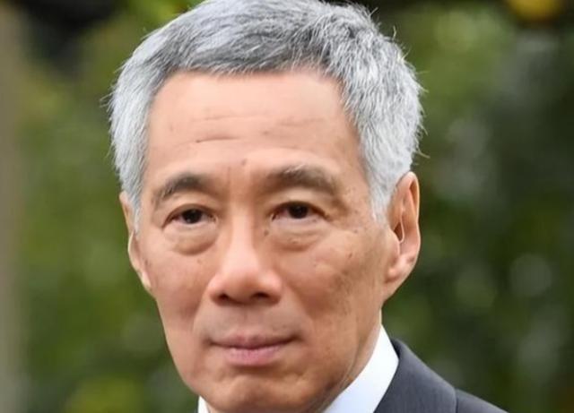 李显龙曾表示，真正的新加坡人要认清一个事实，新加坡不是华人国家，只是华人占多数而