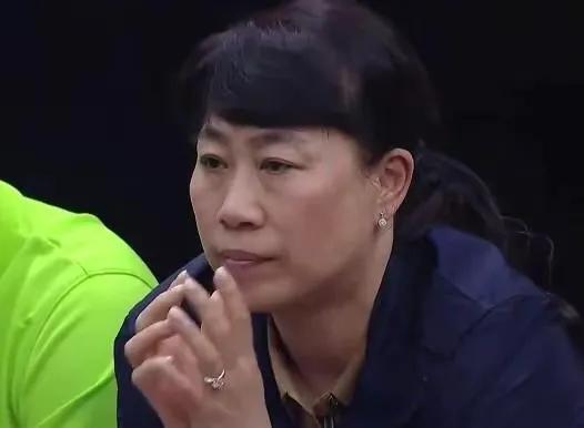 据说王芳卸任国家队建设委员会，就是因为张镇麟，还是男篮打得太烂，谁连累谁？



