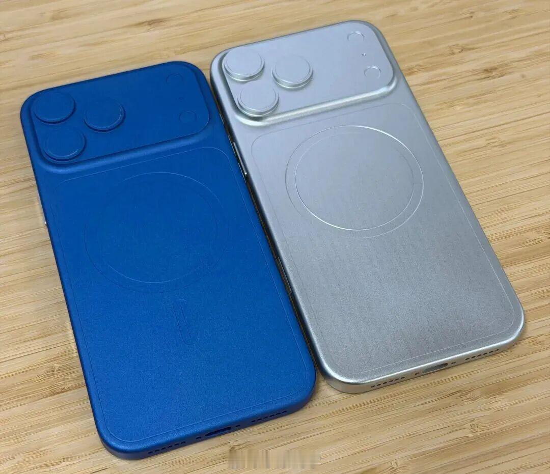 iPhone 17 Pro Max机模和iPhone 18 Pro Max对比，