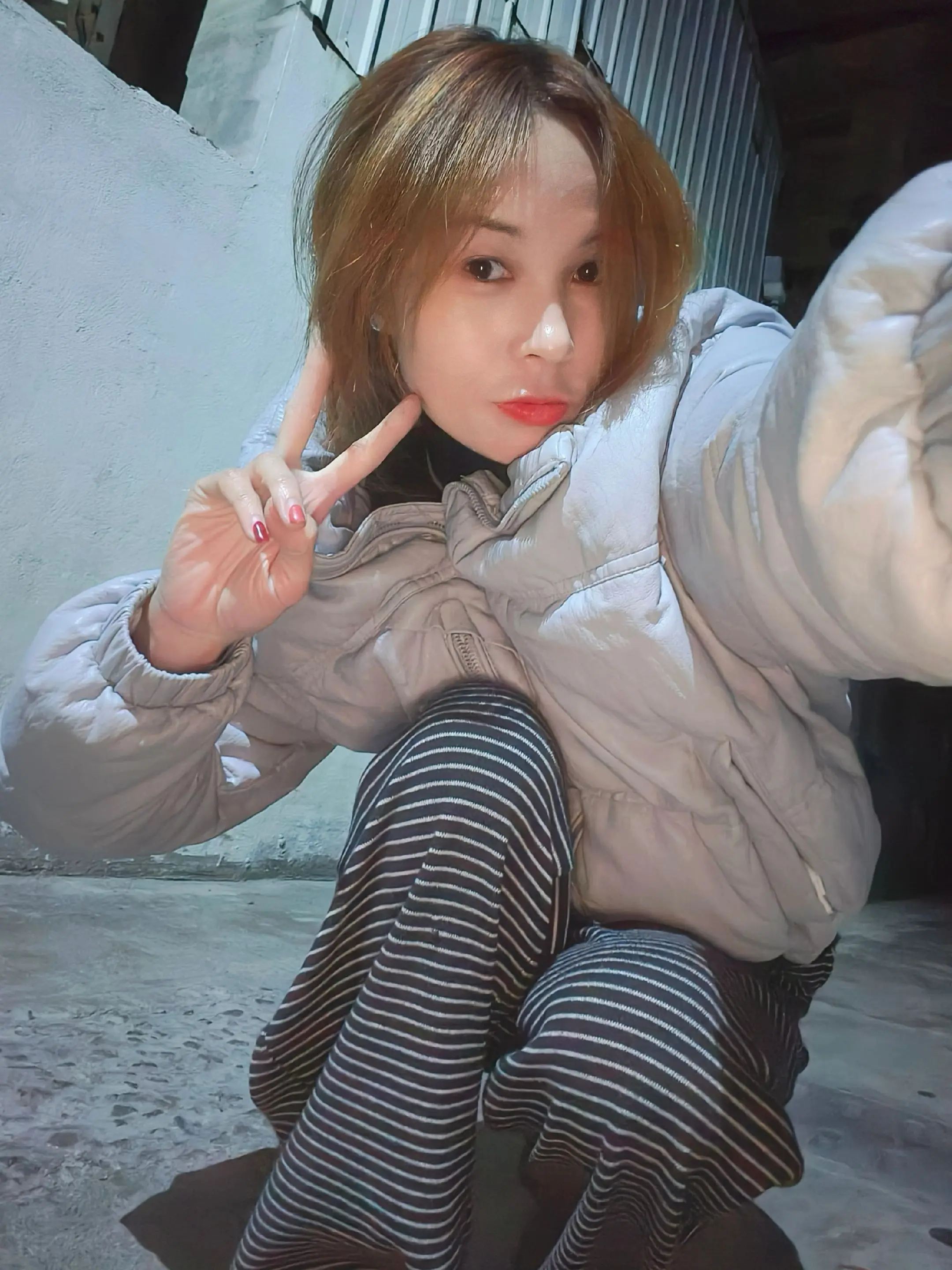 你很远，也很近，在脑海，在梦里，也在心里，却唯独不在身边...