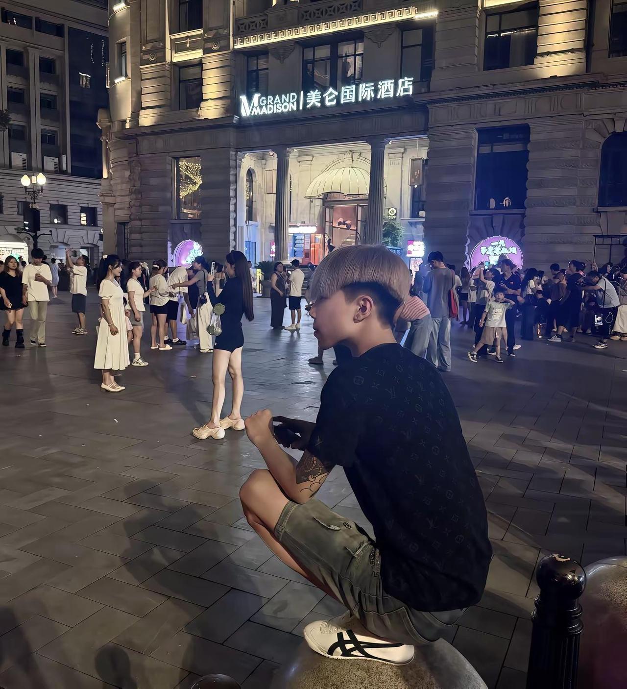 好久不见 我成熟了很多 我已不再像以前那样幼稚了
