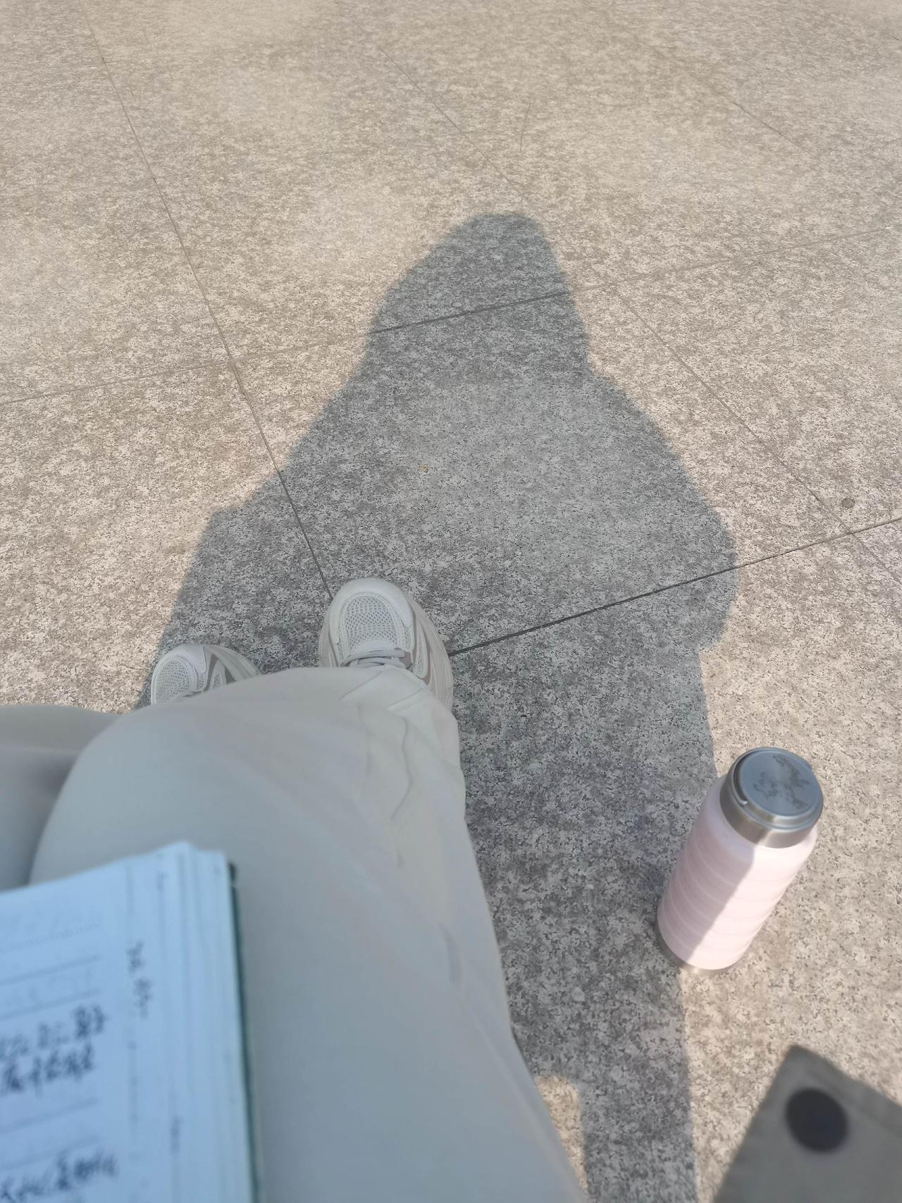 谁会给你买好吃的，谁会给你买漂亮衣服，那个人是谁呢？不就是你自己吗？