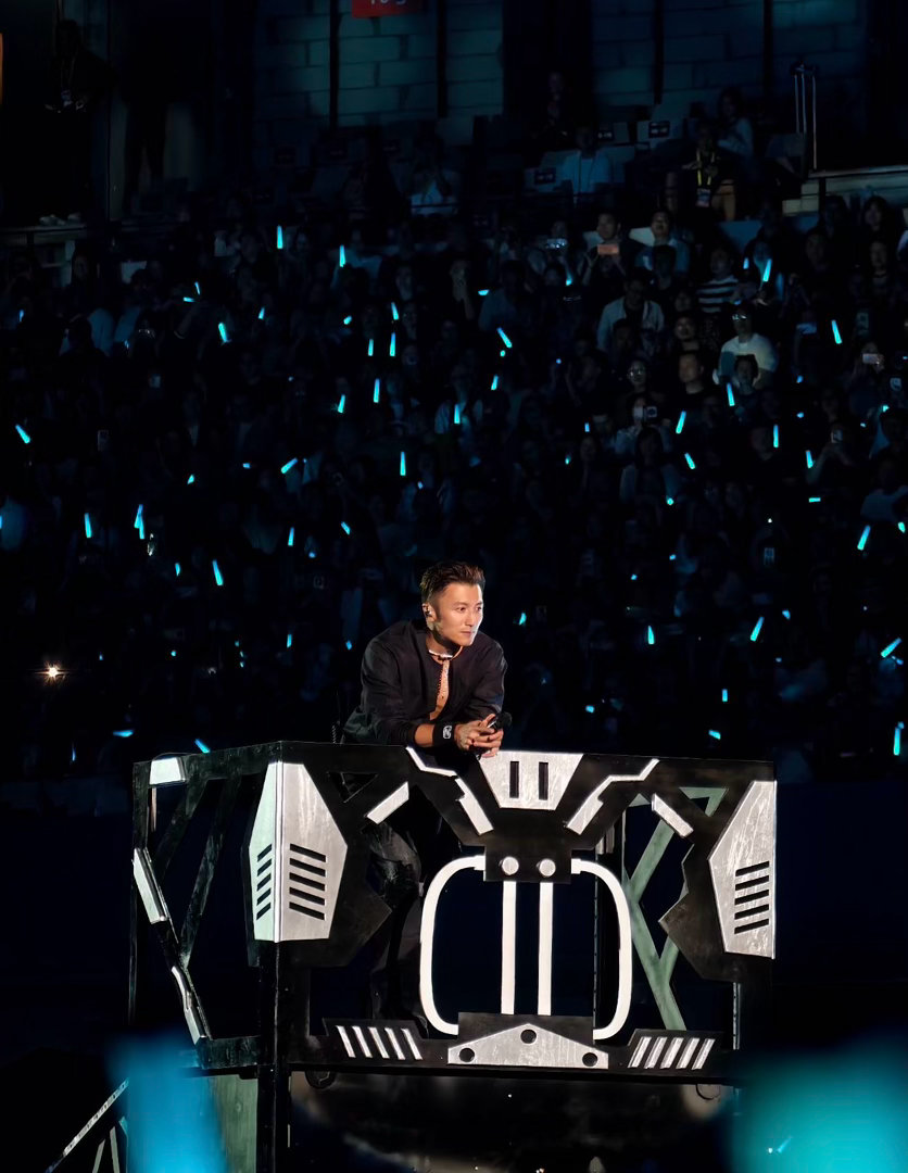 四川菜给谢霆锋上了一课 会唱歌的谢霆锋见多了，被川菜口味单整不会的谢霆锋是第一次