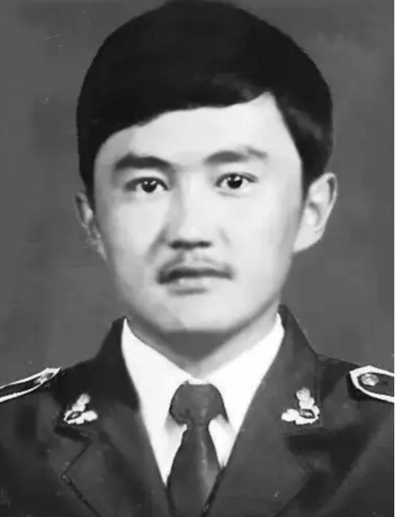 人死之前是有预兆的。1994年哈萨克族民警赛尔江吃完晚饭对妻子说“你今天做的饭特