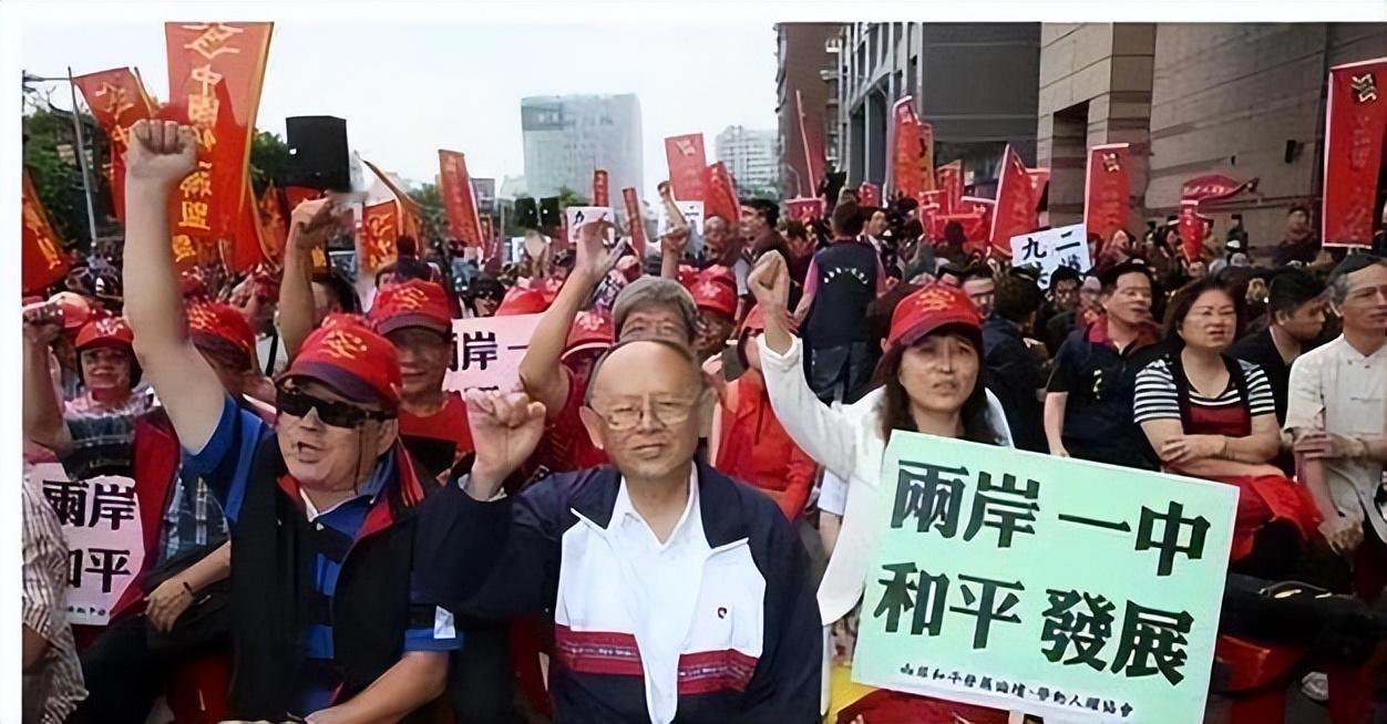 台湾这下真得找大陆帮忙了。

深夜十一点，台北信义区写字楼里依然灯火通明，32岁