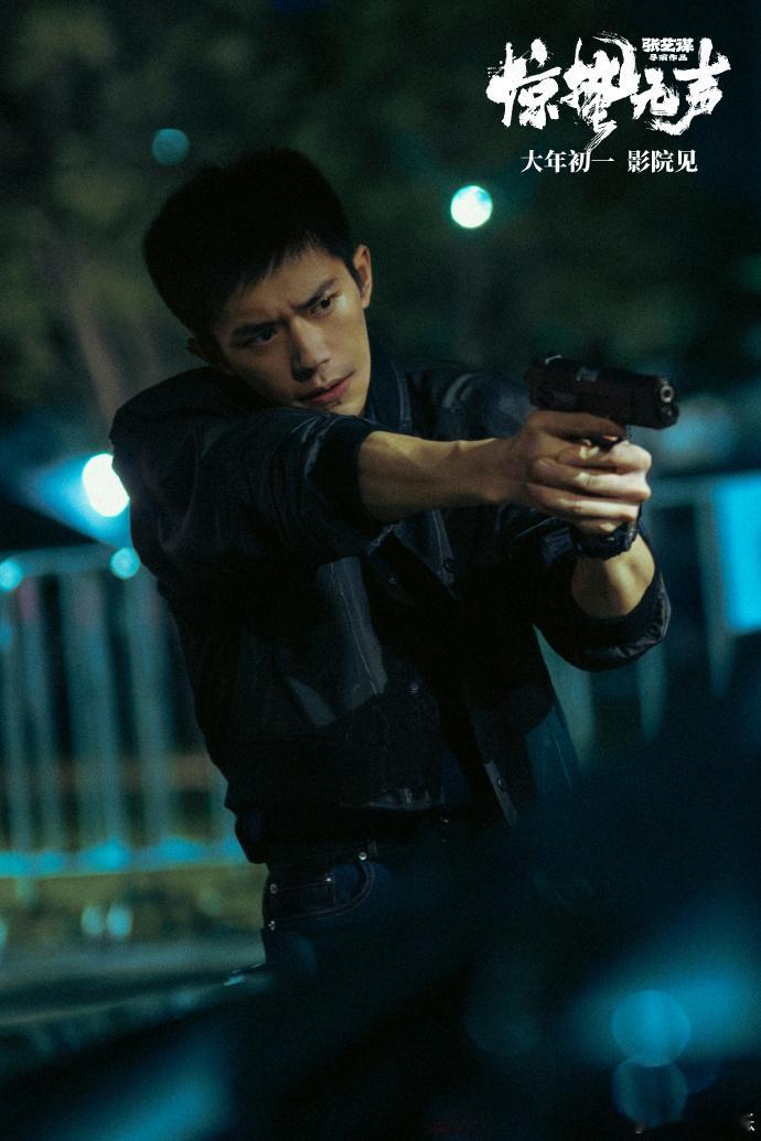 易烊千玺惊蛰无声最后一幕 一个背影，胜过千言万语。无声却有千钧之力，藏着所有坚守