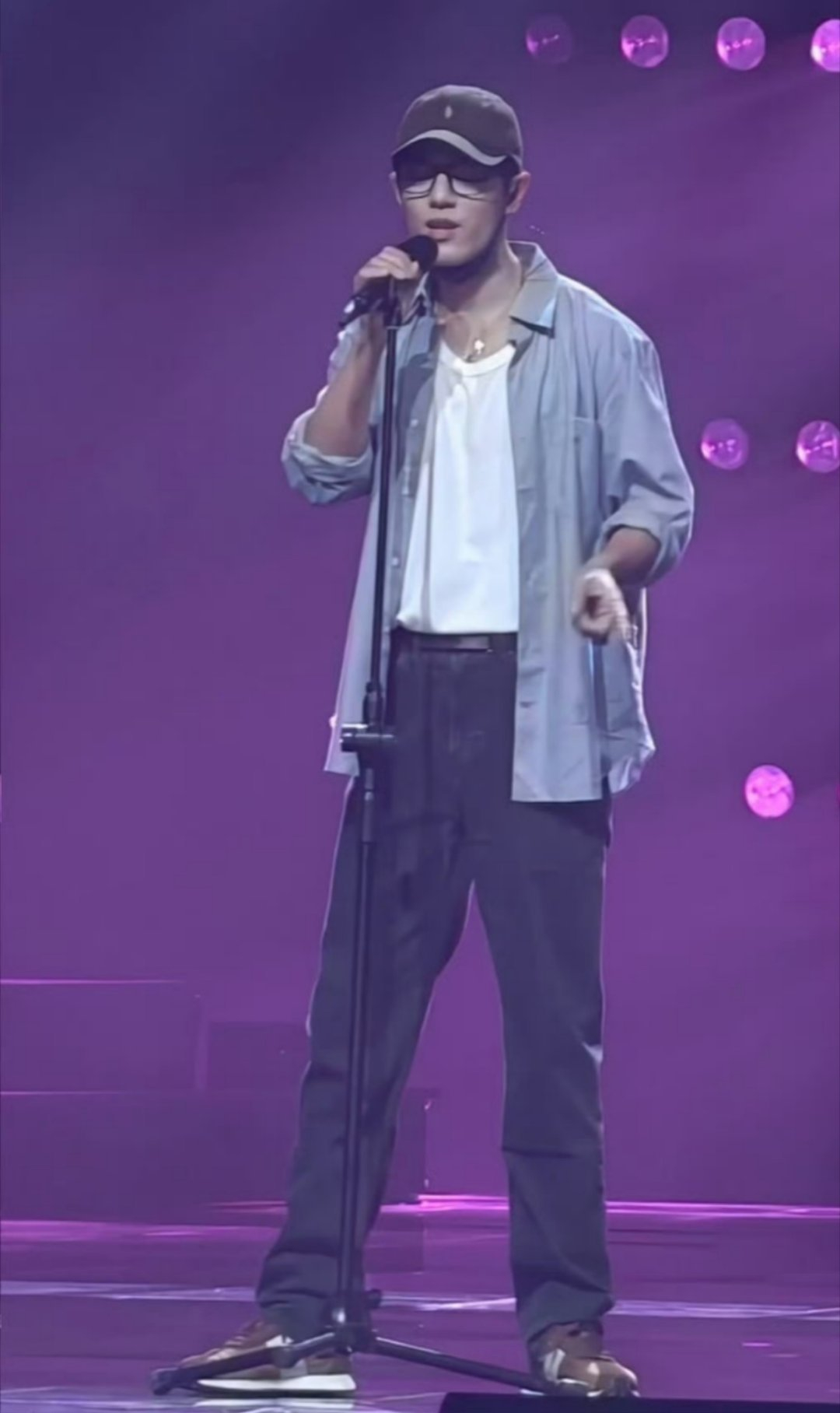肖战湾区升明月晚会彩排图来了，期待今晚演唱《整晚的音乐》 ​。 ​​​