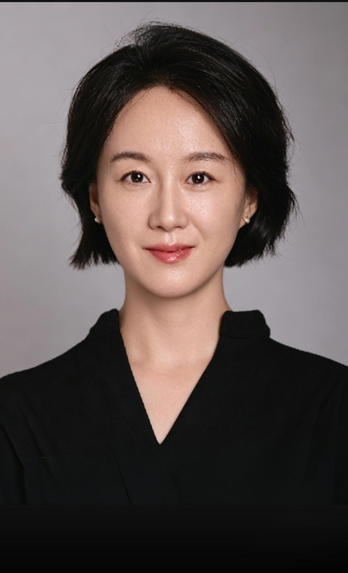 对于杨昀，耿同学应该顺藤摸瓜，一查到底，将这种人彻底清扫出学术圈。
一、杨昀的博