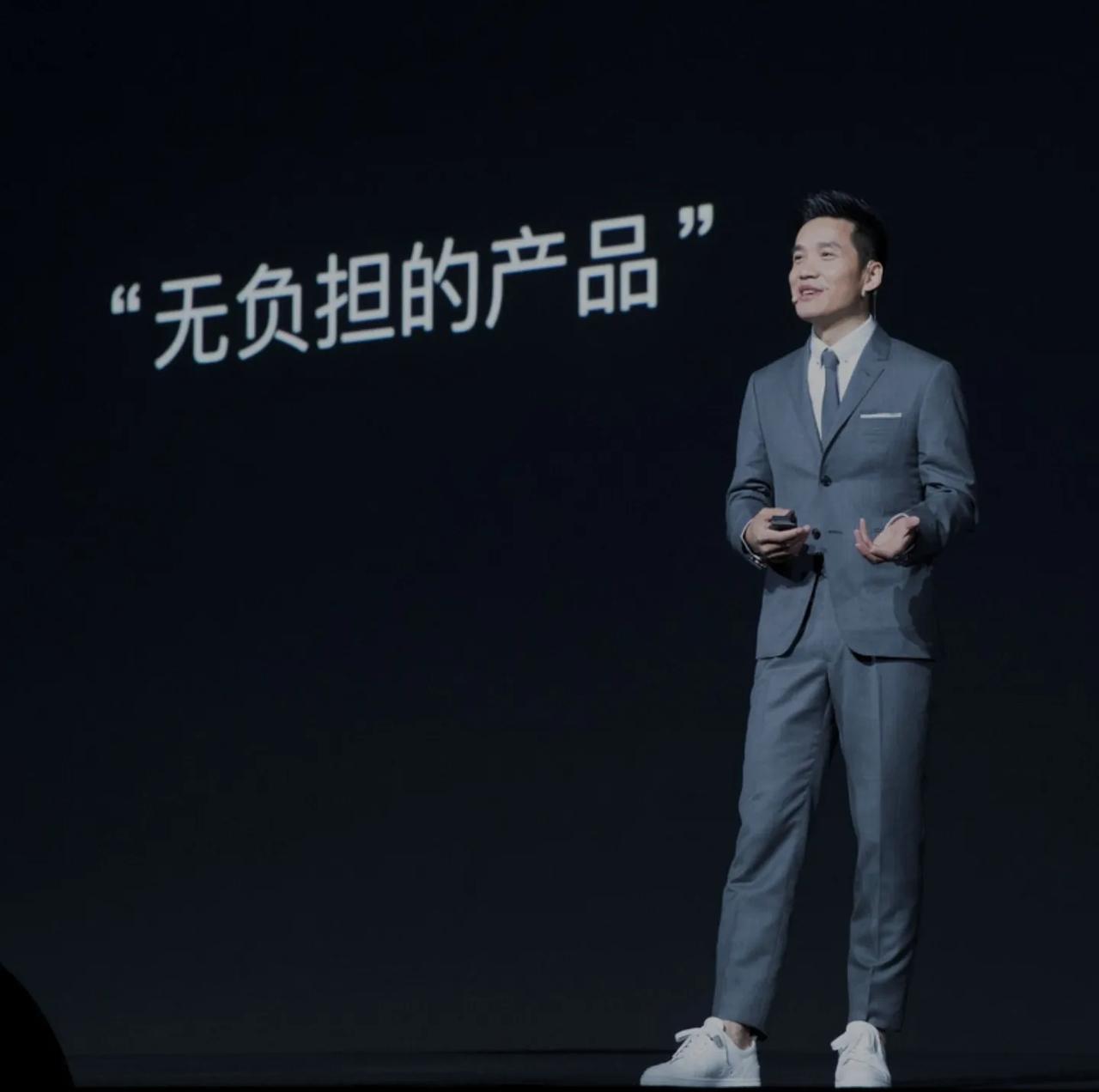 OPPO Find N3内屏应该是7.8英寸，素皮重量236g左右，厚度10.1