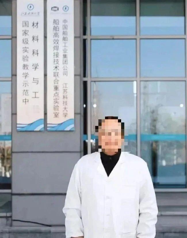 最近几天，因为存在严重学术不端行为，江苏科技大学的郭某火了。

虽然站在官方的角