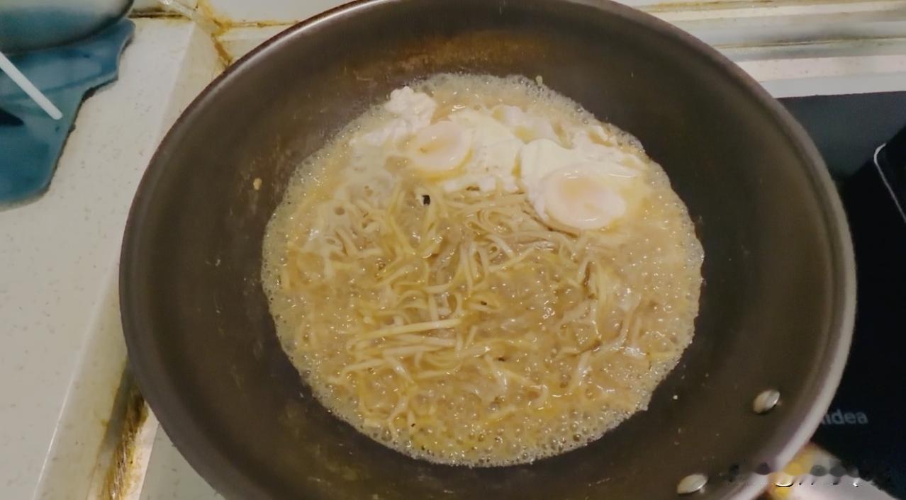 35℃高温宠妻日：一碗鸡蛋牛肚面换一院清凉，老婆说这是最好的生日礼物
今天武汉飙